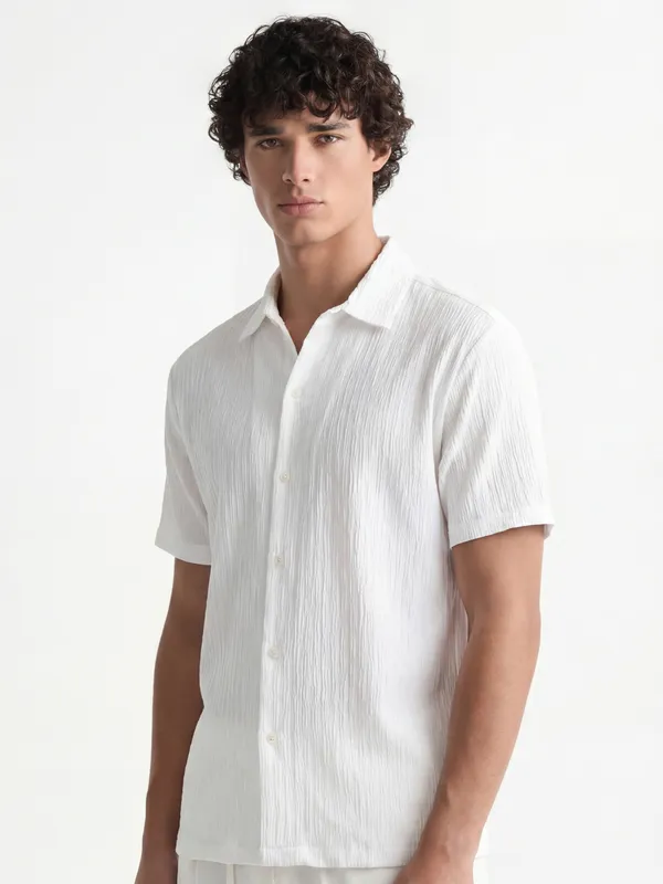 Highlander Men White Self Design Relaxed Fit Casual Shirt