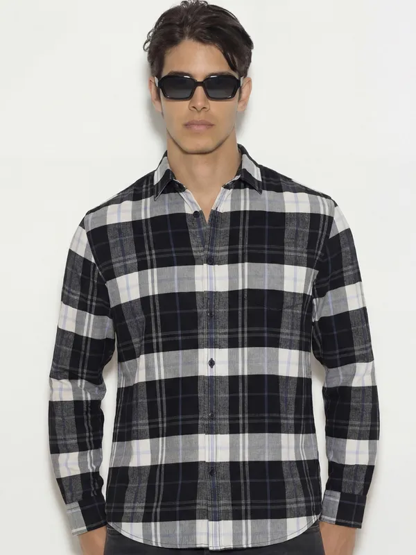 Highlander Men Black Checked Regular Fit Casual Shirt