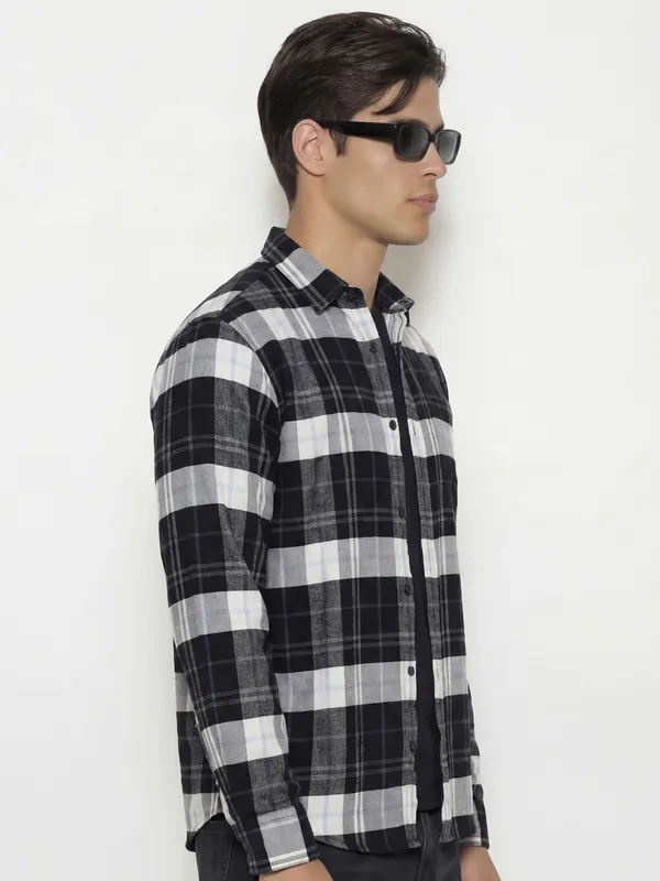 Highlander Men Black Checked Regular Fit Casual Shirt