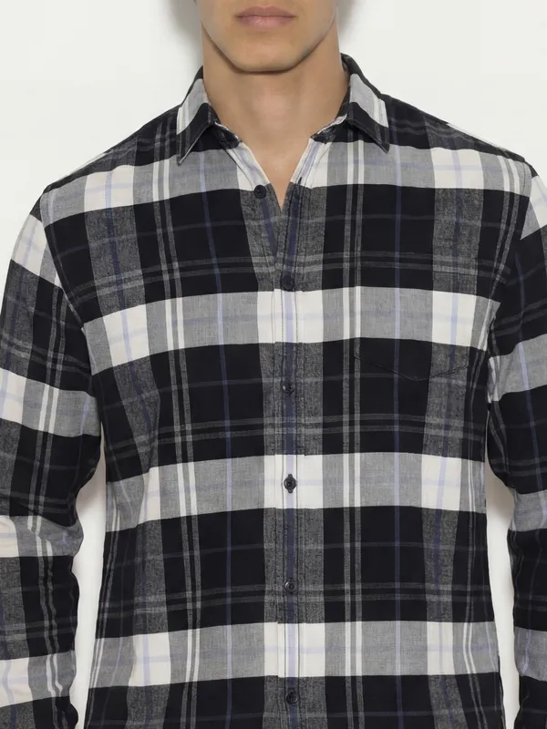 Highlander Men Black Checked Regular Fit Casual Shirt