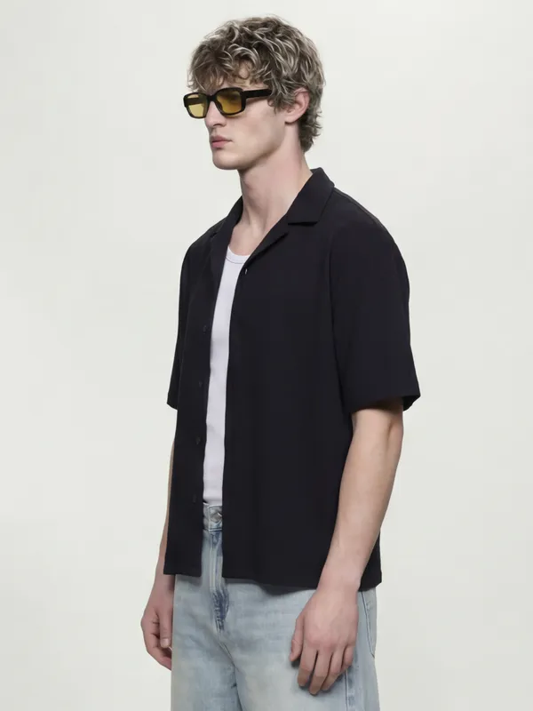 Highlander Men Black Solid Boxy Fit Casual Shirt