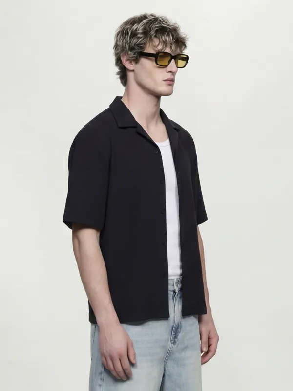 Highlander Men Black Solid Boxy Fit Casual Shirt