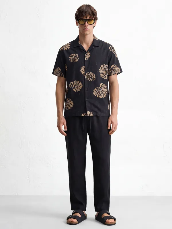 Highlander Men Black Printed Relaxed Fit Casual Shirt