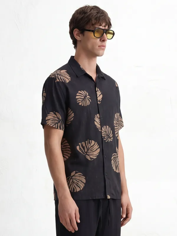 Highlander Men Black Printed Relaxed Fit Casual Shirt