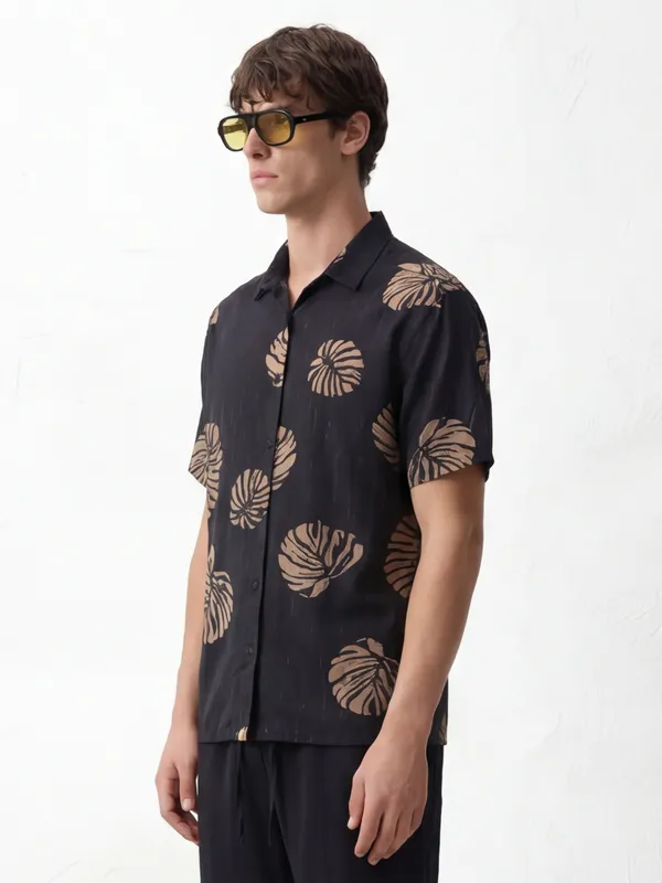 Highlander Men Black Printed Relaxed Fit Casual Shirt