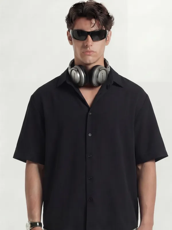 Highlander Men Black Solid Boxy Fit Casual Shirt