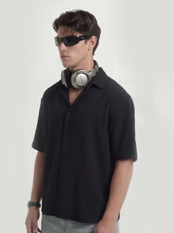 Highlander Men Black Solid Boxy Fit Casual Shirt