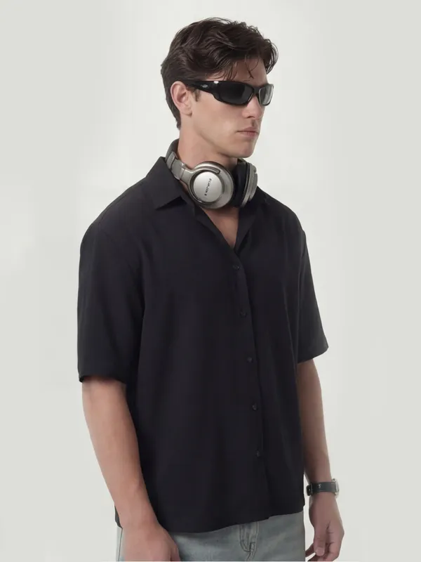 Highlander Men Black Solid Boxy Fit Casual Shirt