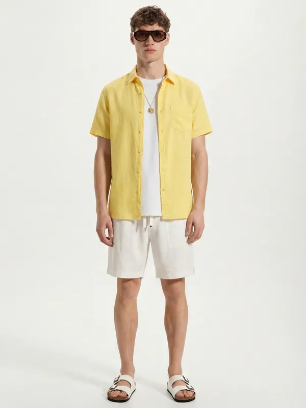 Highlander Men Yellow Solid Slim Fit Casual Shirt