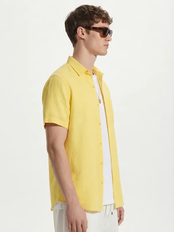 Highlander Men Yellow Solid Slim Fit Casual Shirt