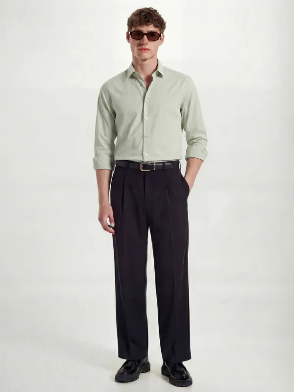 Highlander Men Green Solid Slim Fit Casual Shirt