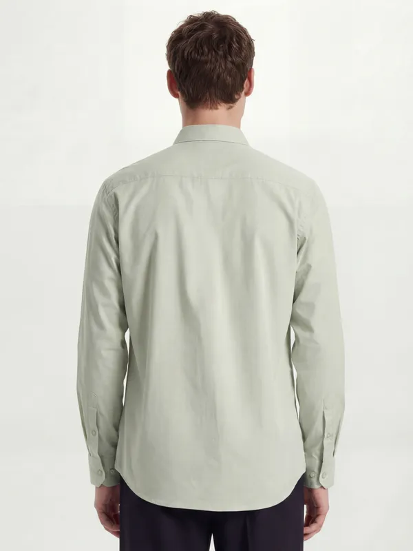 Highlander Men Green Solid Slim Fit Casual Shirt