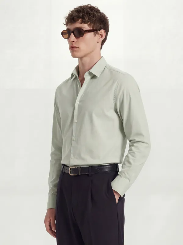 Highlander Men Green Solid Slim Fit Casual Shirt