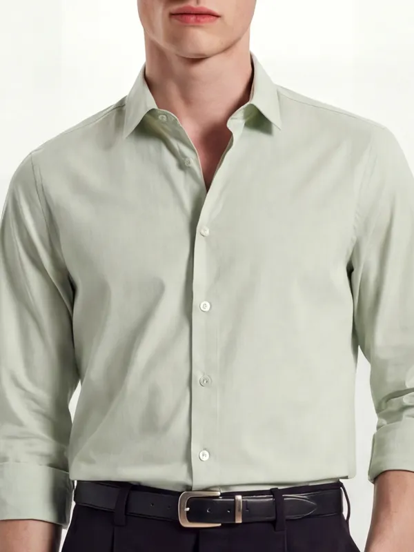 Highlander Men Green Solid Slim Fit Casual Shirt