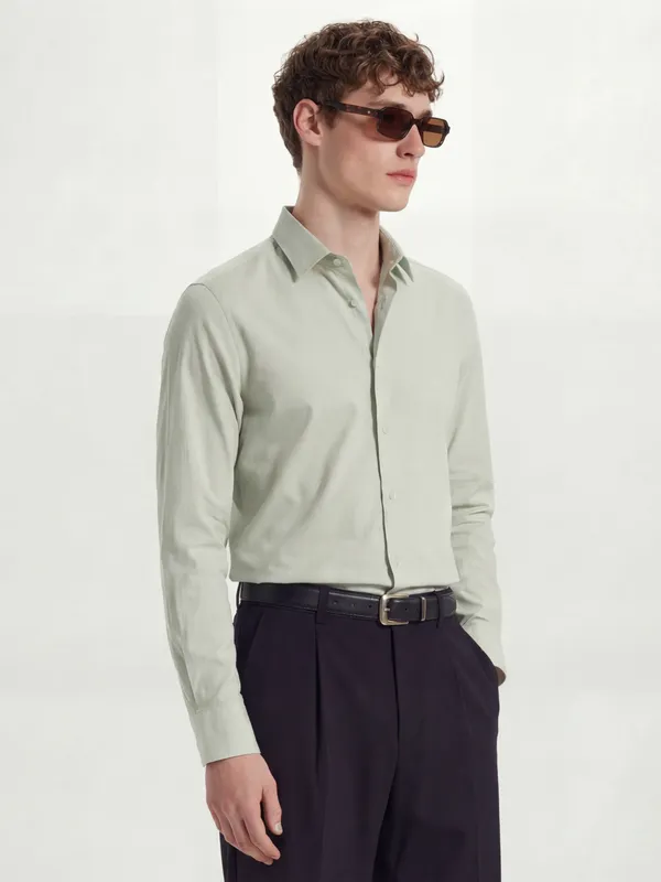 Highlander Men Green Solid Slim Fit Casual Shirt