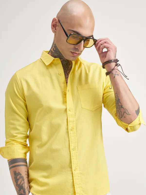 Highlander Men Yellow Solid Slim Fit Casual Shirt