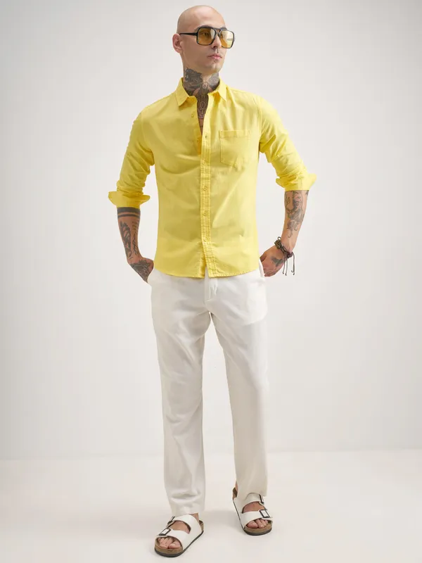 Highlander Men Yellow Solid Slim Fit Casual Shirt