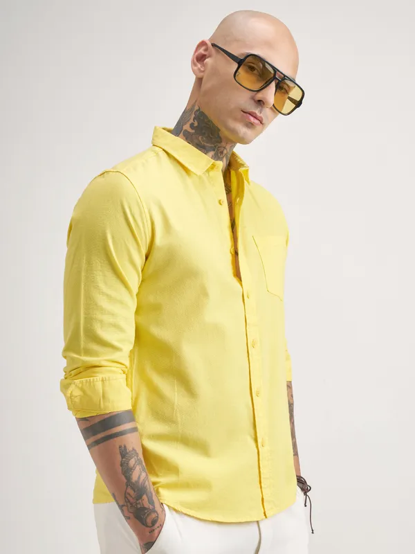 Highlander Men Yellow Solid Slim Fit Casual Shirt