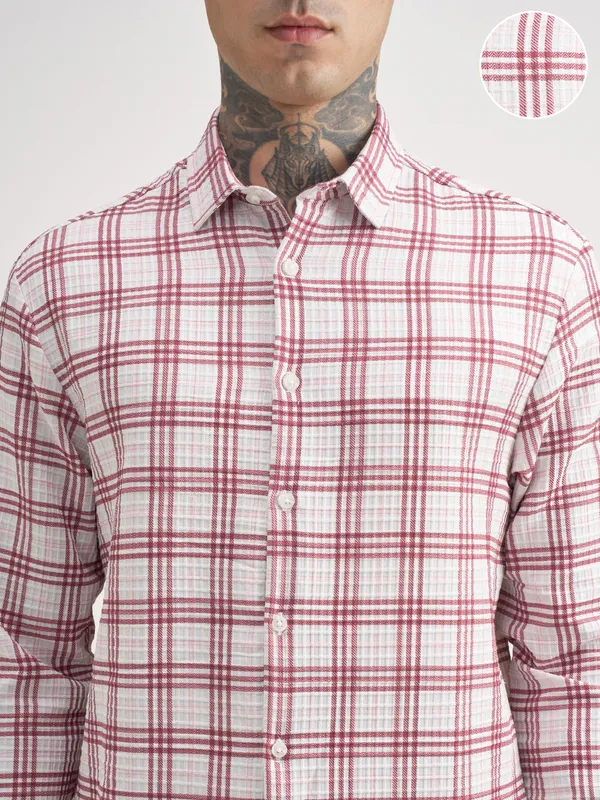 Highlander Men Off White Checked Regular Fit Casual Shirt