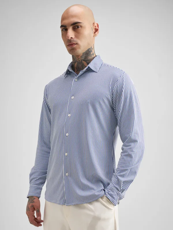 Men Slim Fit Casual Shirt