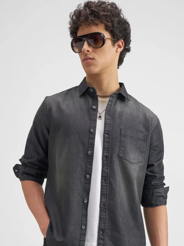 Highlander Men Charcoal Solid Slim Fit Casual Shirt