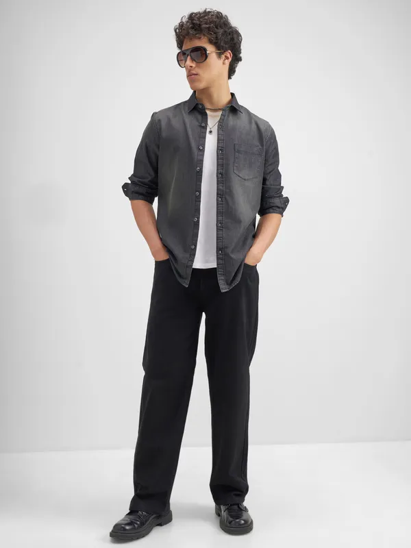 Highlander Men Charcoal Solid Slim Fit Casual Shirt