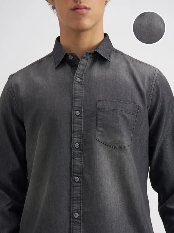 Highlander Men Charcoal Solid Slim Fit Casual Shirt