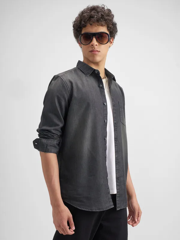 Highlander Men Charcoal Solid Slim Fit Casual Shirt