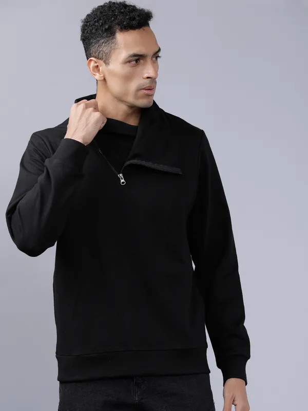 Highlander Men Black High Neck Pullover Sweatshirt
