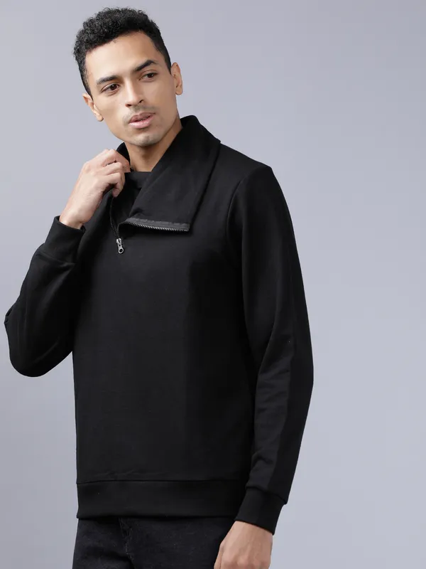 Highlander Men Black High Neck Pullover Sweatshirt