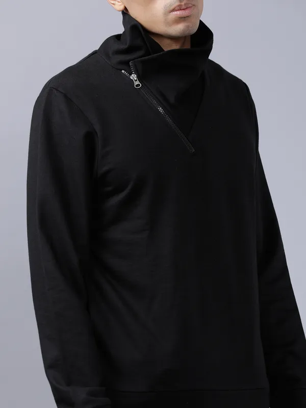 Highlander Men Black High Neck Pullover Sweatshirt