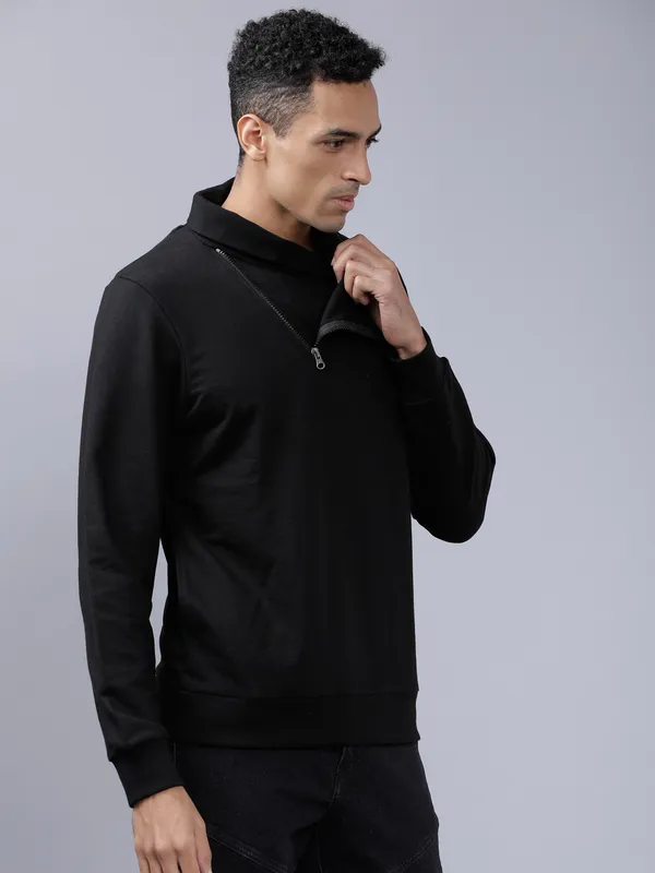 Highlander Men Black High Neck Pullover Sweatshirt