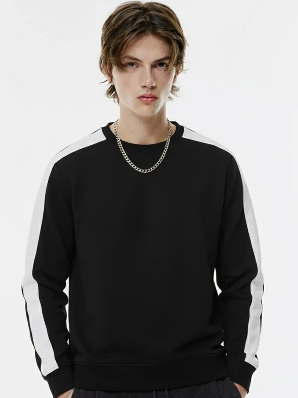 Highlander Men Black Round Neck Pullover Sweatshirt
