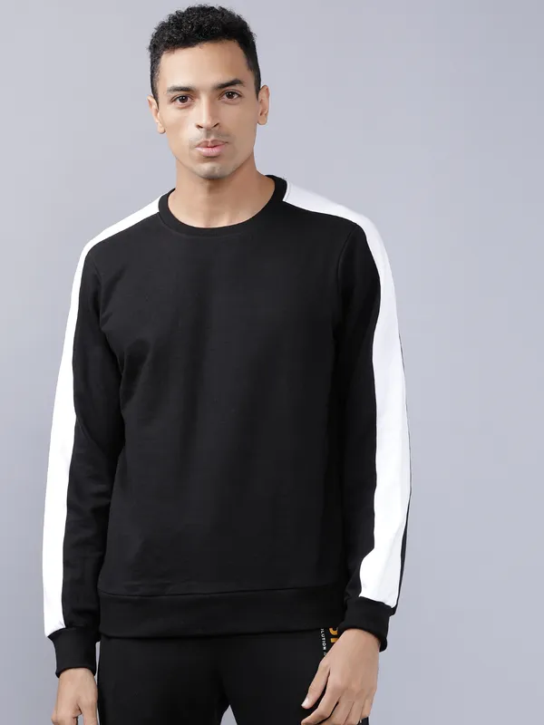 Highlander Men Black Round Neck Pullover Sweatshirt