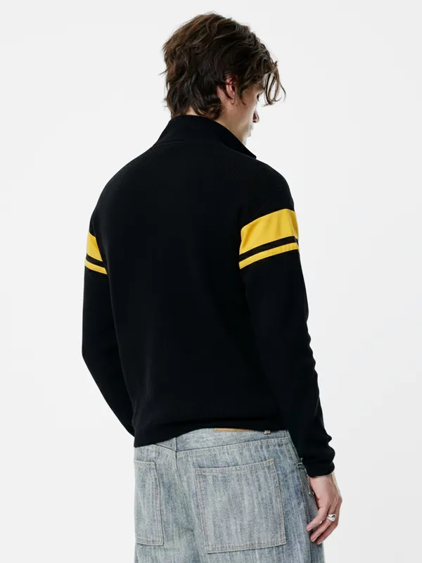 Men Colourblocked Sweatshirt