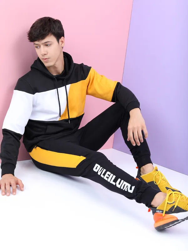 Highlander Men Black Hooded Pullover Sweatshirt