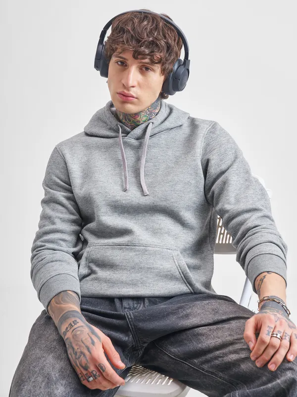 Men Solid Sweatshirt