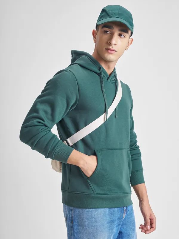 Men Solid Sweatshirt