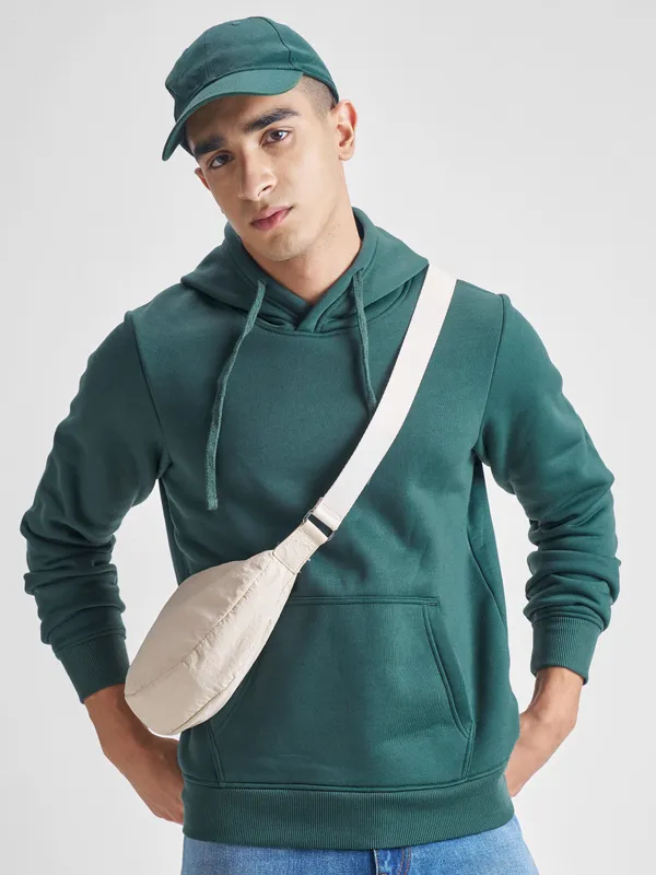 Men Solid Sweatshirt