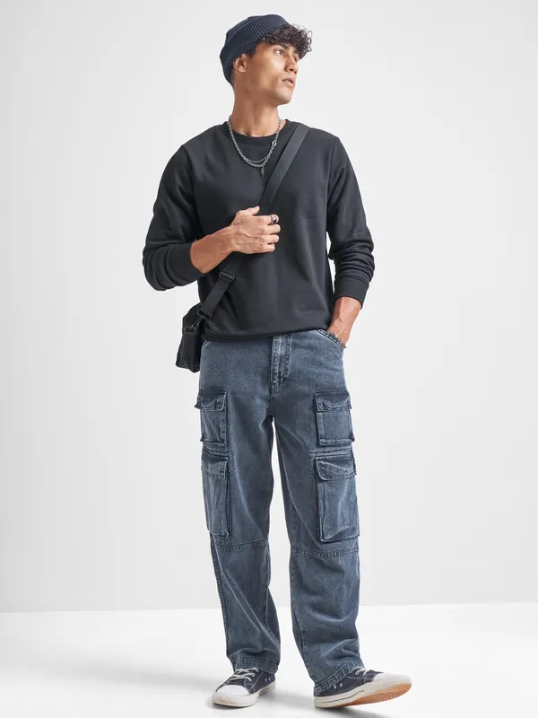 Men Solid Sweatshirt