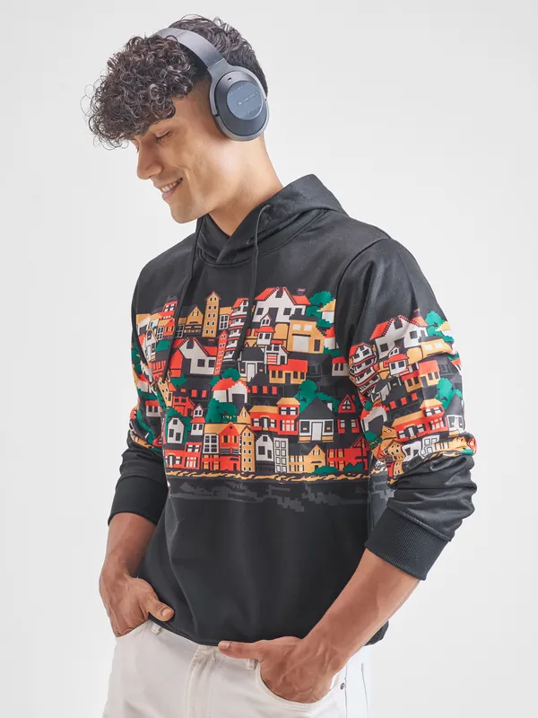 Highlander Men Black Hooded Pullover Sweatshirt