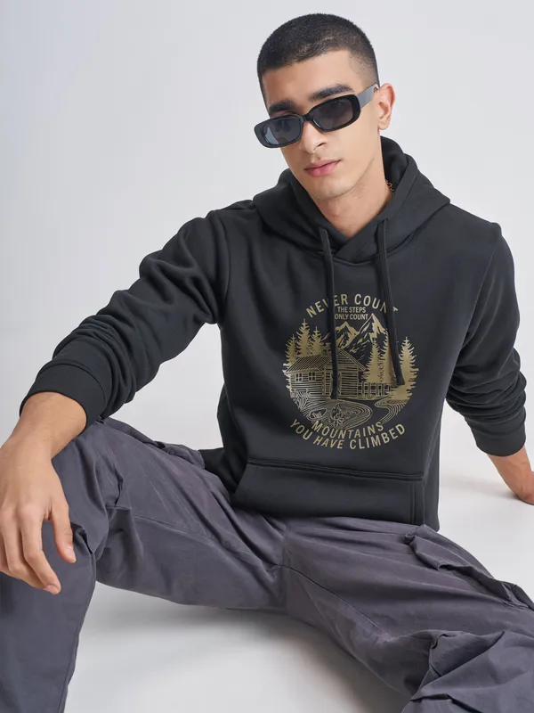 Highlander Men Black Hooded Pullover Sweatshirt
