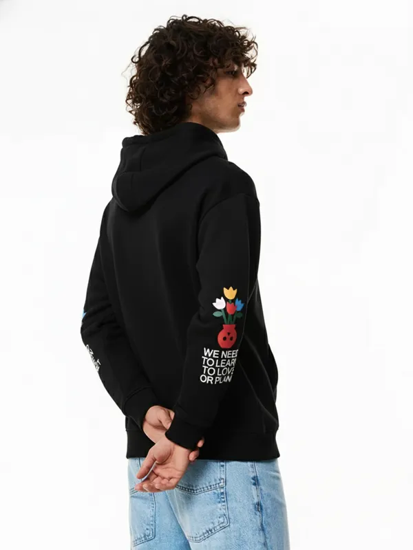 Highlander Men Black Hooded Pullover Sweatshirt