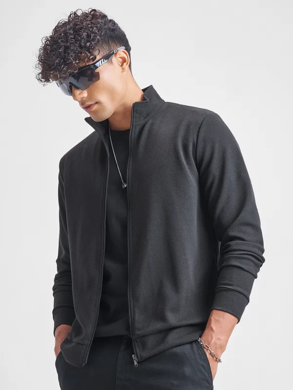 Men Solid Sweatshirt