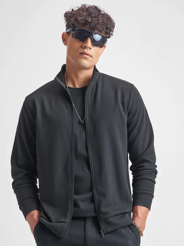 Men Solid Sweatshirt