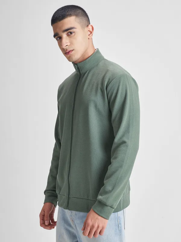 Men Solid Sweatshirt