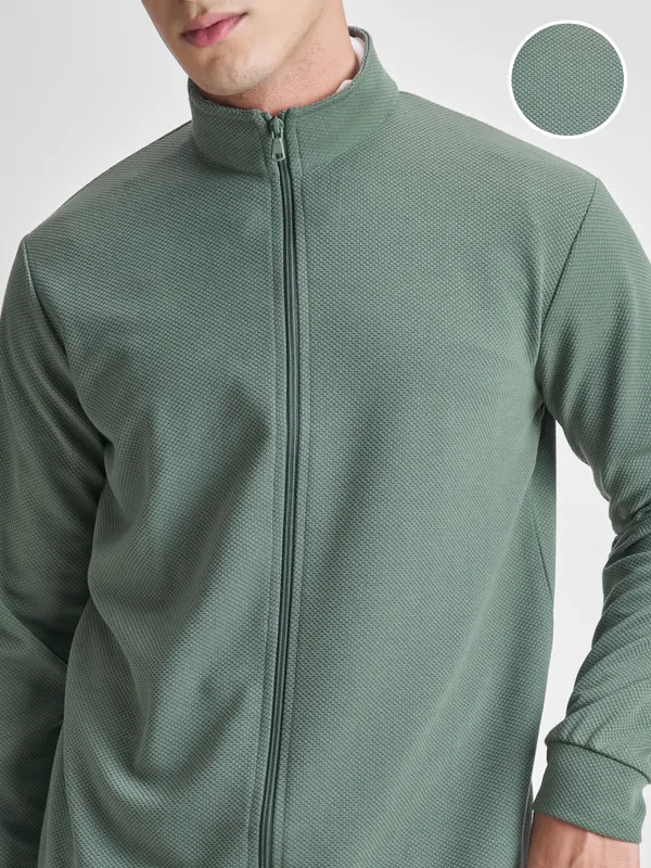 Men Solid Sweatshirt