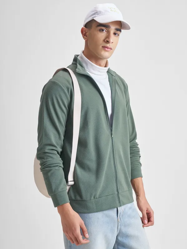 Men Solid Sweatshirt