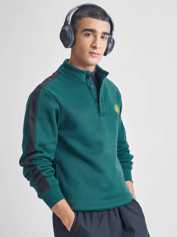 Men Solid Sweatshirt