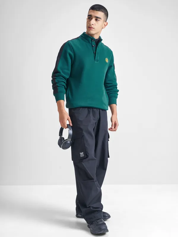 Men Solid Sweatshirt